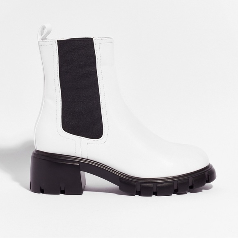 Nasty Gal Chelsea Boots‎
